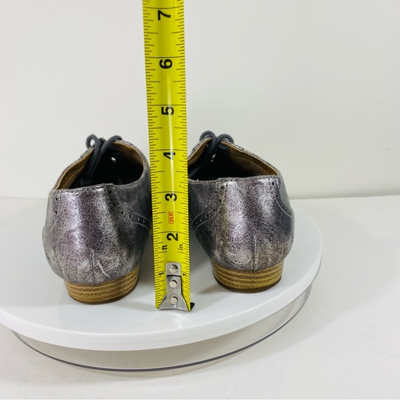 BOC Born Metallic Pewter Oxfords Womens Shoes Wingtip 8.5 Lace Up Silver Preppy - Picture 6 of 9